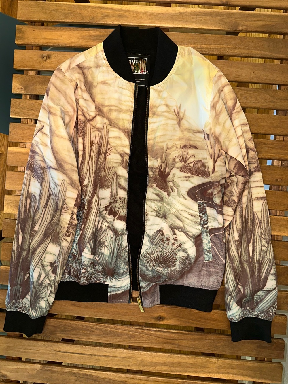 Scotch & Soda
Men's Printed Reversible Bomber Jacket
Size M - Picture 6 of 13